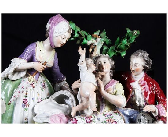 Gruppo in porcellana Meissen raffigurante una scena di vita familiare