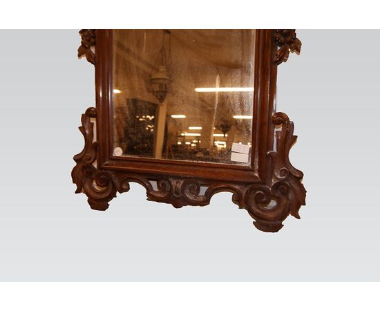 Specchiera stile Luigi Filippo in legno di mogano riccamente intagliata