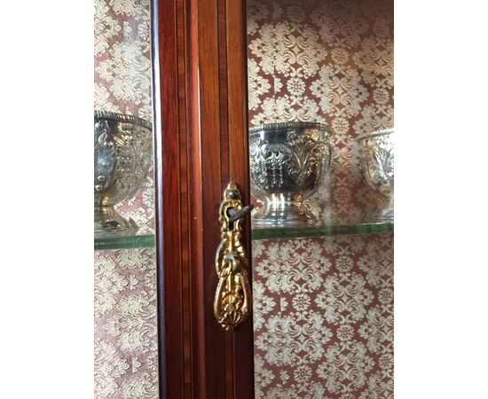 Mobiletto vetrinetta a bacheca inglese del 1800 stile Vittoriano in legno di mogano con intarsio
