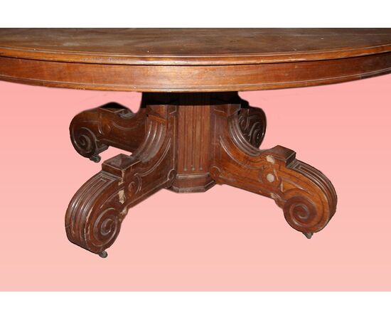 Tavolo ovale allungabile in legno di noce stile Luigi Filippo del 1800