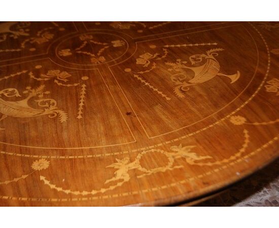 Tavolo Nord Europa di inizio 1800 stile Regency in mogano riccamente intarsiato