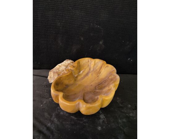 Acquasantiera veneziana in marmo giallo - 21 x 23 cm - Venezia