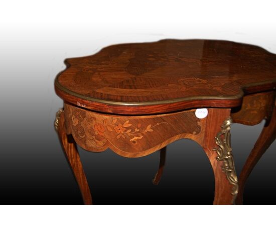Tavolo tavolino da centro francese del 1800 stile Luigi XV riccamente rifinito con bronzi e intarsi