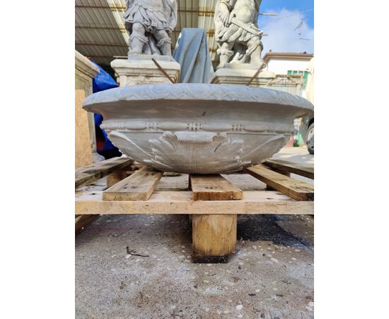 Grande Acquasantiera/Fonte Battesimale in marmo di Carrara - H 137 cm - Venezia - Periodo '700