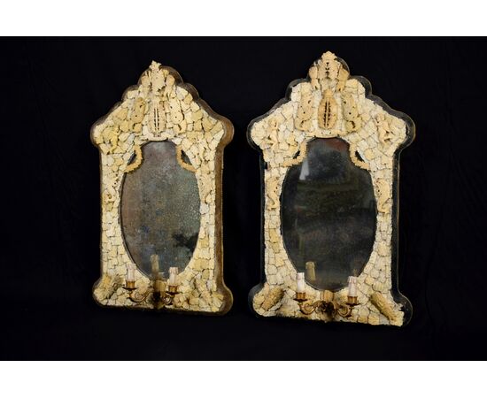 Coppia di importanti e rare specchiere in osso intagliato, Francia, manifattura di Dieppe, metà XIX secolo