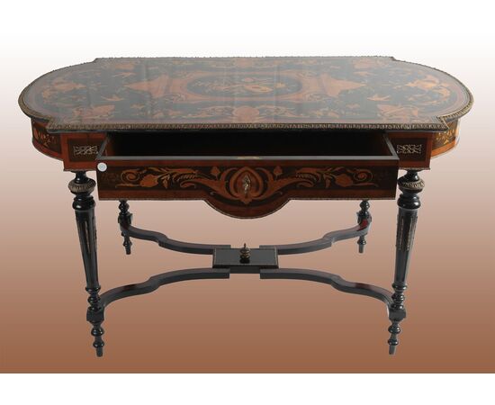 Tavolo da salotto francese del 1800 in ebano riccamente intarsiato