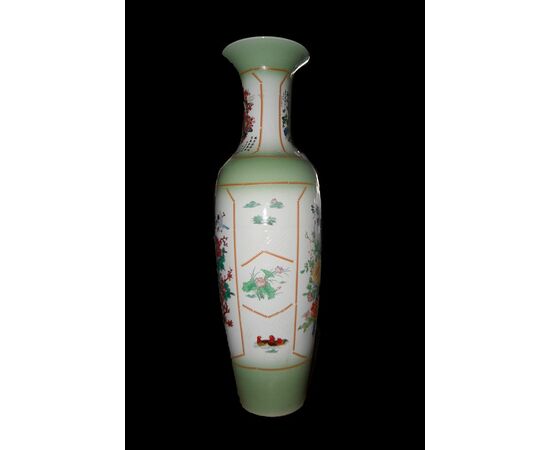 Coppia di grandi vasi cinesi di inizio 1900 fine 1800 in porcellana bianca decorata