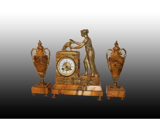 Bellissimo tris di orologio e vasi in marmo giallo Siena Impero 1800