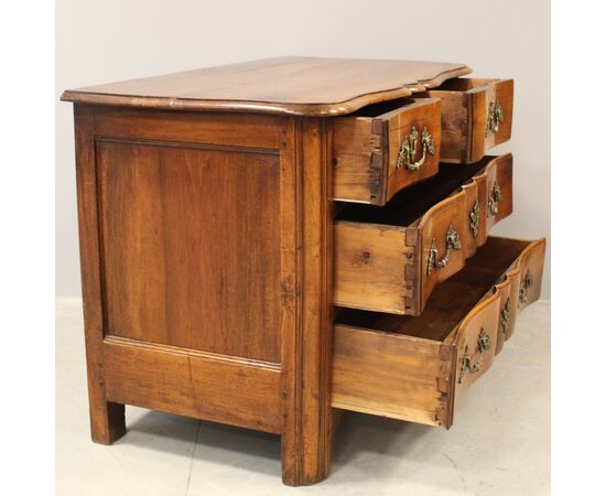 Antique Louis XV chest of drawers in walnut - period 700     