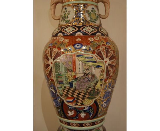 Coppia di grandi vasi Cinesi riccamente decorati