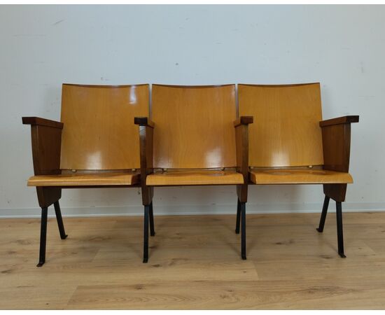 Fila di tre sedie da cinema / teatro - anni 50 . vintage - modernariato -