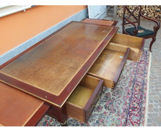 CENTER DESK IN MAHOGANY AND ARMCHAIR FROM THE END OF 800     