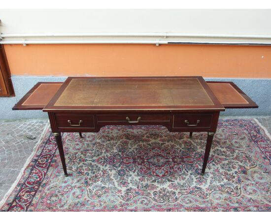 CENTER DESK IN MAHOGANY AND ARMCHAIR FROM THE END OF 800     