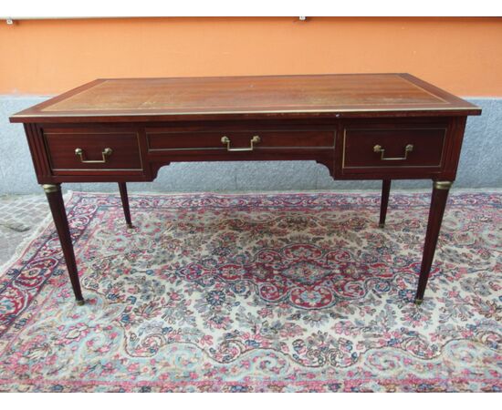 CENTER DESK IN MAHOGANY AND ARMCHAIR FROM THE END OF 800     