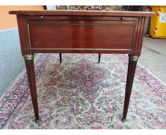 CENTER DESK IN MAHOGANY AND ARMCHAIR FROM THE END OF 800     