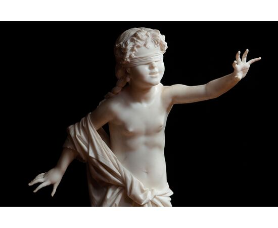 Scultura in marmo di Francesco Barzaghi "Mosca cieca"