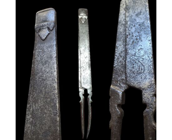 Compasso da carpentiere in ferro forgiato ed inciso XVIII secolo 