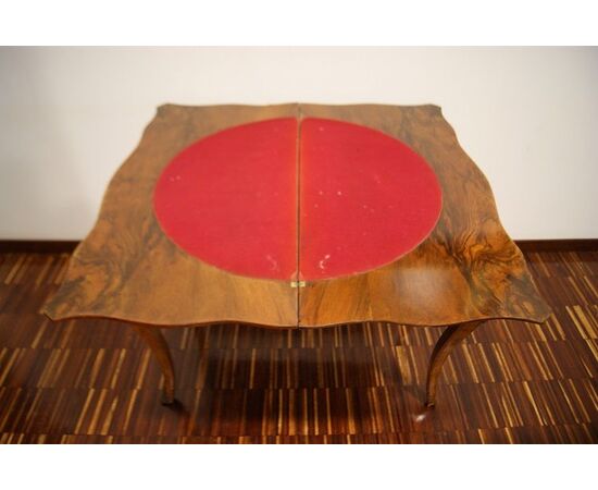 Tavolo da gioco del 1800 in radica con intarsi e bronzi