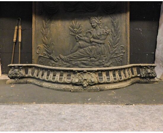 al178 - n. 3 cast iron ashtrays, l 105/97 xh 14 cm     
