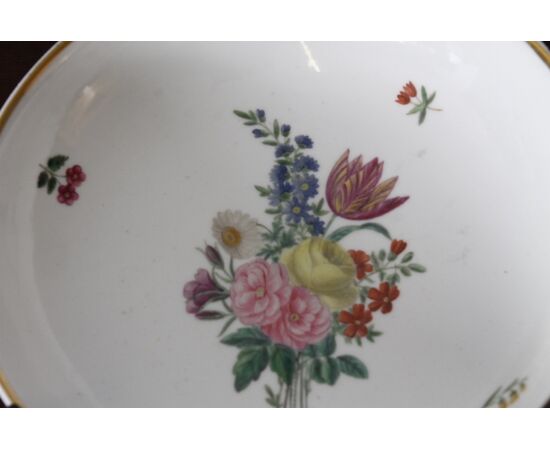 Antica coppia piatti Ginori primi 800 porcellana dipinti fiori e oro . Marchiati – Firenze! diametro cm 24