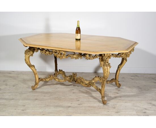 Tavolo da centro in legno scolpito, laccato e dorato, Torino, struttura del XVIII secolo 