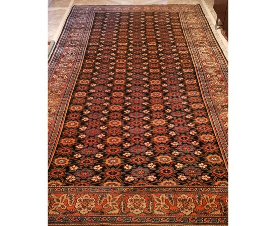 Importante tappeto Mahal persiano, epoca inizio XIX secolo. Misure 211 x 4.20. 