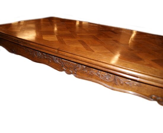 Tavolo provenzale del 1800 con piano parquettato in legno di noce