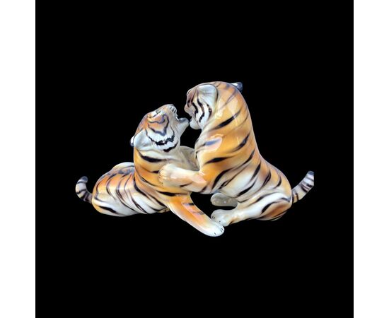 Scultura in ceramica raffigurante coppia di tigri.Manifattura Ronzan,Torino.