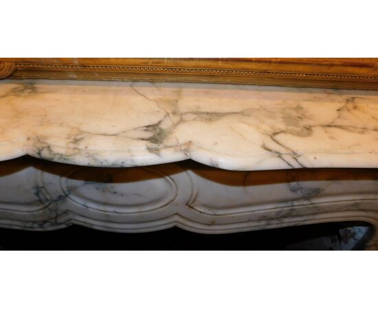 CHM806 - Camino Pompadour in marmo, epoca '800, cm L 136 x H 109 x P 38