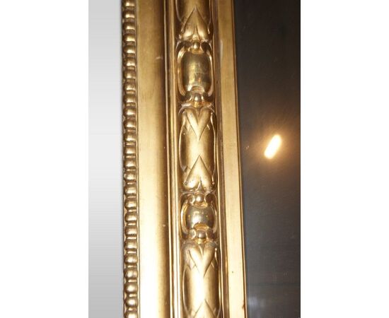 Grande specchiera simmetrica francese di metà 1800 dorata foglia oro
