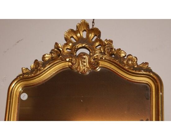 Antica media specchiera francese Luigi XVI del 1800 con cimasa dorata foglia oro
