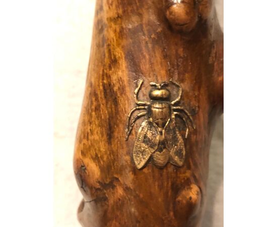 Stick with knob in briar with porcelain bird head insert and metal insects.     