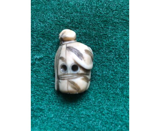 Netsuke &#39;in ivory with character with hat. Japan.     