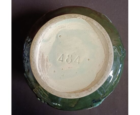 Vaso in ceramica con rilievo floreale anni 20/30