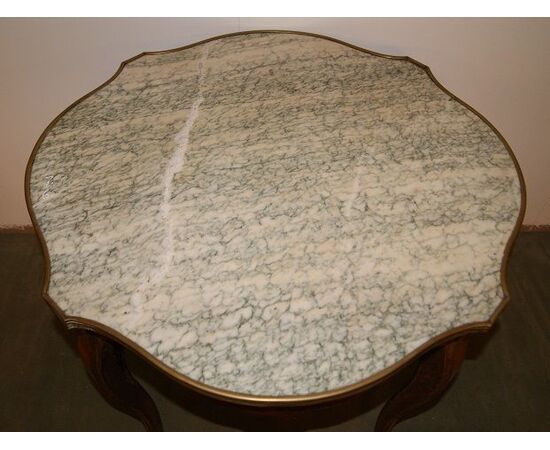 Antico tavolino francese del 1800 stile Luigi XV con piano in marmo chiaro