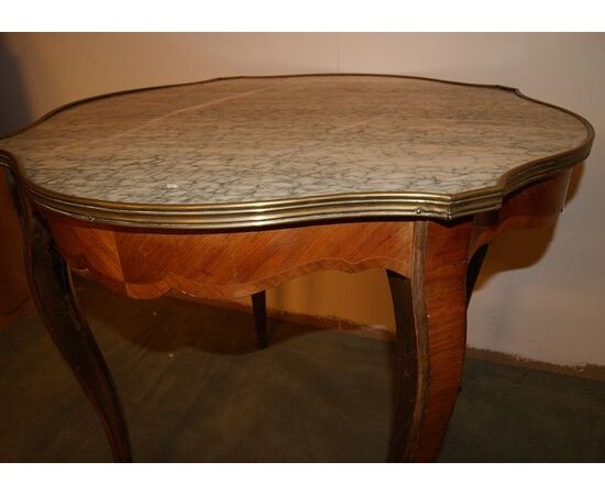 Antico tavolino francese del 1800 stile Luigi XV con piano in marmo chiaro