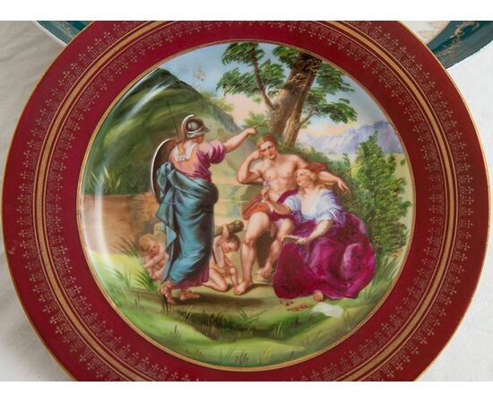 Lotto di sei piatti in porcellana policroma di Vienna firmati"A Kauffmann".Periodo inizio XX secolo.