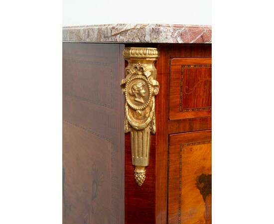 Cassettone antico Napoleone III Francese in legni esotici pregiati con piano in marmo. Periodo XIX secolo.