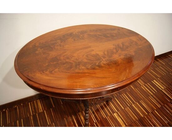 Antico tavolino del 1800 ovale stile Luigi Filippo in piuma di mogano