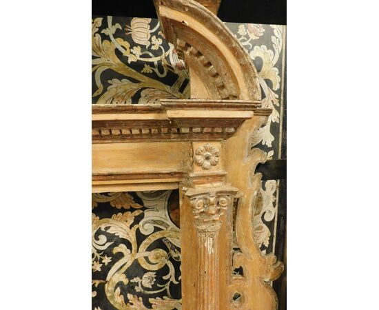 SPECC462 - Edicola toscana in legno, epoca '600, misura cm L 110 x H 175  