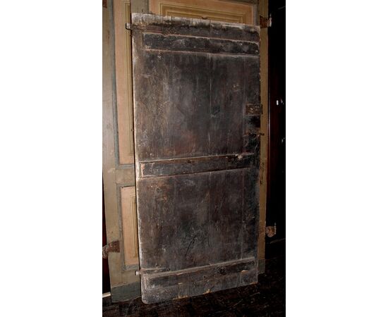 PTIR250 - Porta in legno laccato e scolpito a decori geometrici, misura cm L 88 x H 190 x P 2,5 cm