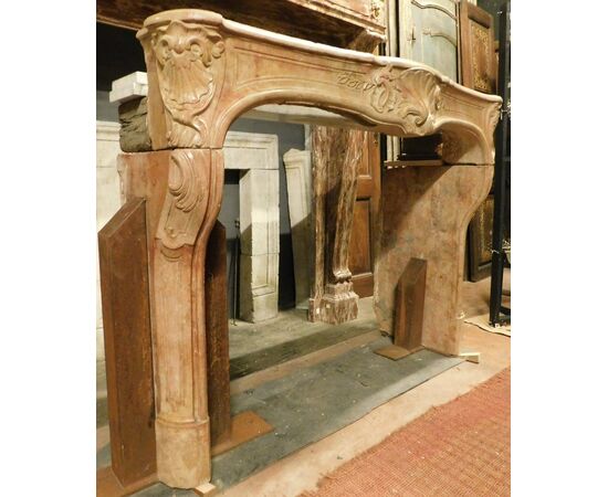 CHM814 - Camino in marmo "Rosso Verona", epoca '700, cm L 160 x H 125 x P 32