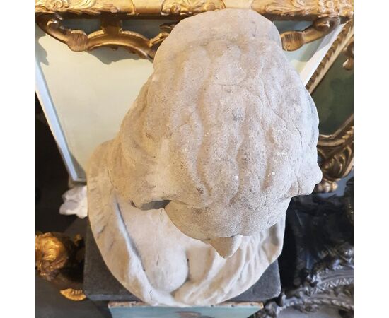 Scultura in pietra serena raffigurante busto di Constanza Bonarelli