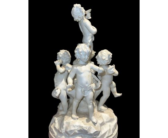 Bella statua raffigurante "Putti"