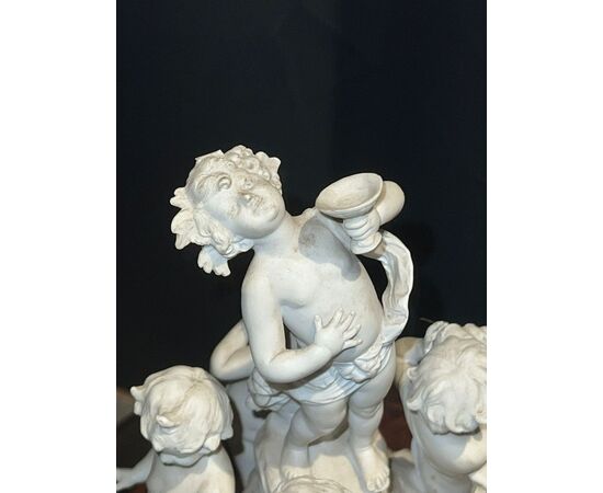 Bella statua raffigurante "Putti"