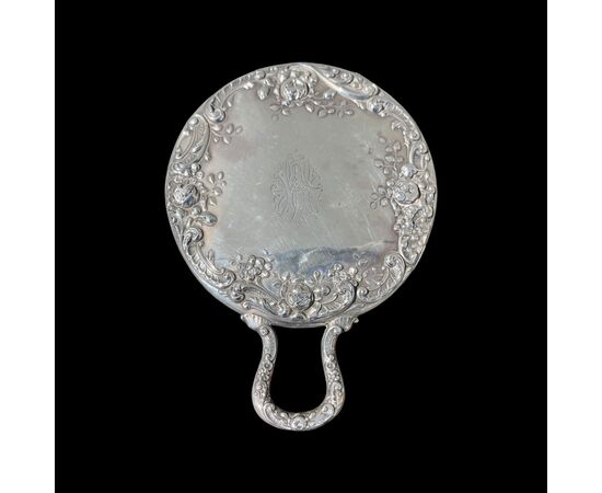 Specchio in argento con motivi rocaille e floreali.Punzone Sterling