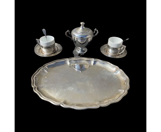 Servizio da caffe’in argento vassoio,due tazzine ( ginori) e zuccheriera.Italia