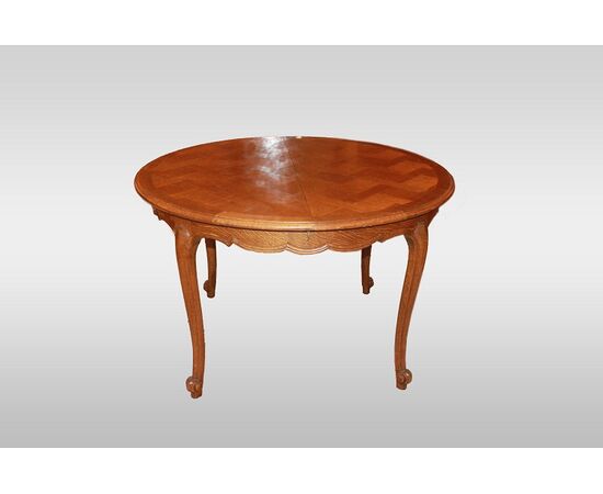 Tavolo provenzale circolare allungabile di inizio 1900 in legno di rovere con piano parquettato