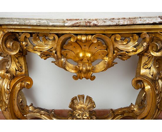 Consolle Luigi XV Romana in legno dorato e intagliato con piano in marmo. Periodo XVIII secolo.