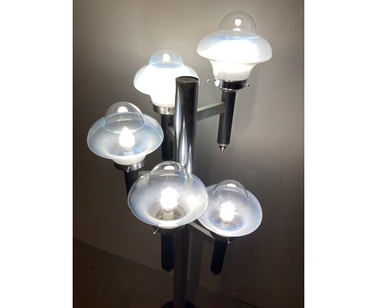 Piantana lampada modernariato anni 70 cinque luci . Metallo cromato e vetro murano . Design Altezza cm 150